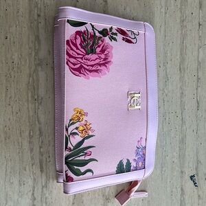 Bolsa para maquillaje nueva muy bonita